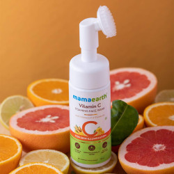 Mamaearth Vitamin C Face Wash with Foaming Silicone Cleanser Brush Powered by Vitamin C & Turmeric 150ml